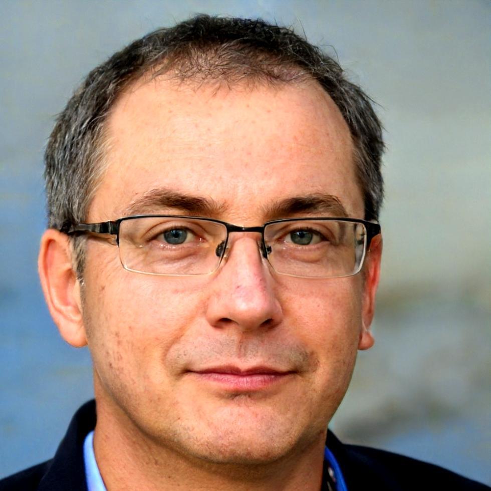 Dr. Ethan Blackwood, Senior Economic Analyst and Course Director